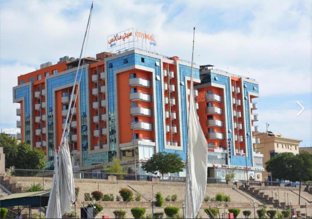 Aswan Plaza - Share Apartment Esterno foto